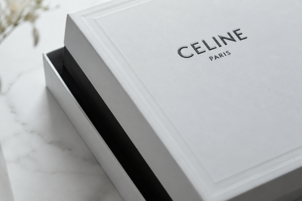 apple packaging psychology through minimalist premium design